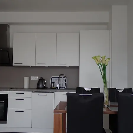 شقة Apartment With Parking In The City Center *